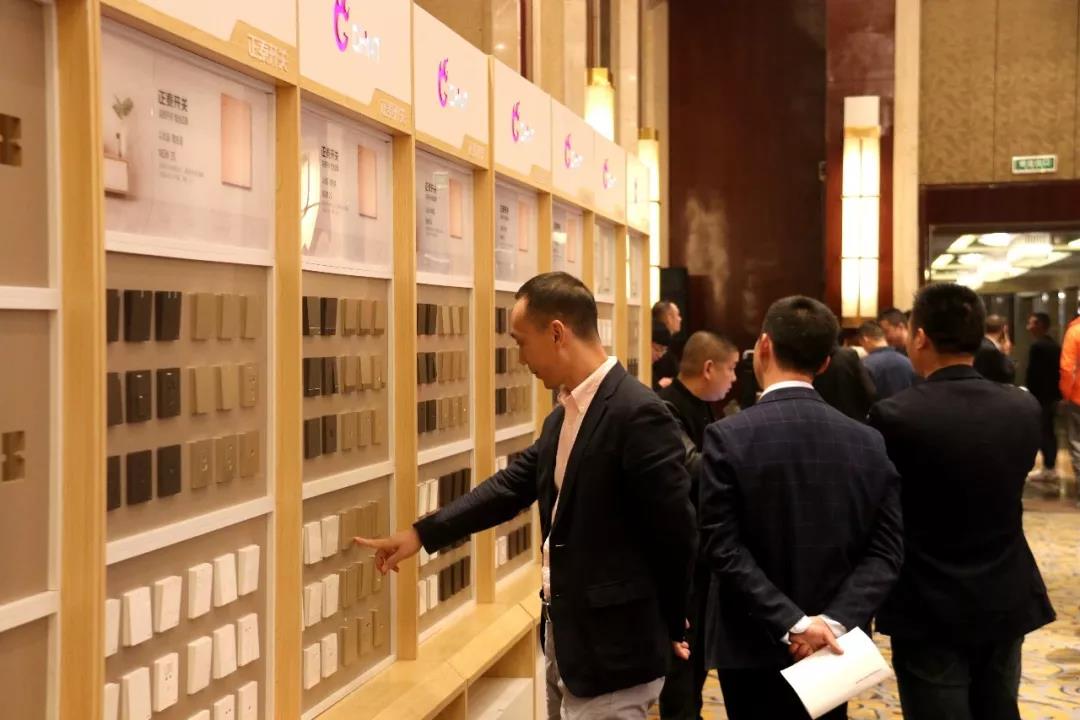 米兰·(milan)官方网站体育
杭州新品推介会＂泰＂火爆